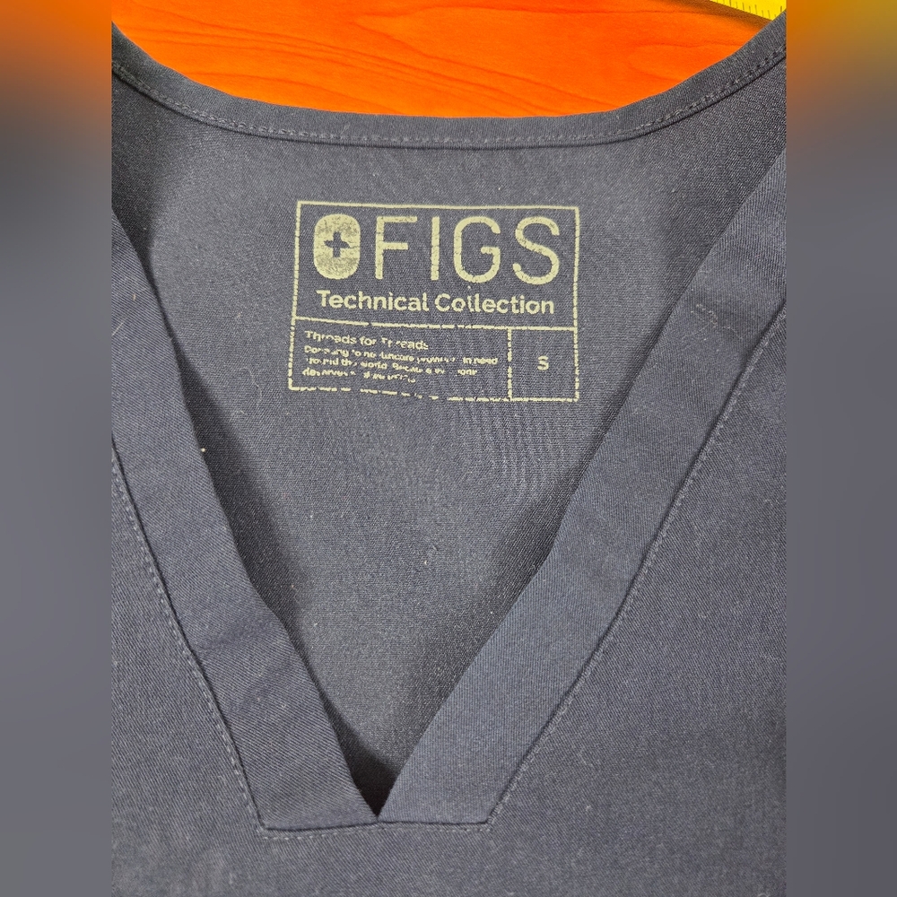 FIGS CASMA 3 POCKET SCRUB TOP NAVY sz SMALL MEDICAL NURSE DENTAL UNIFORM *GUC - Picture 9 of 11